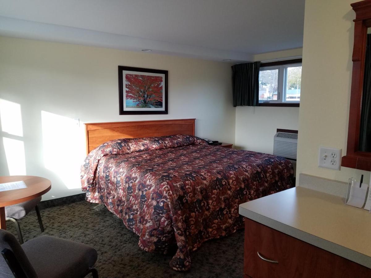 Black Hawk & Motel 2*