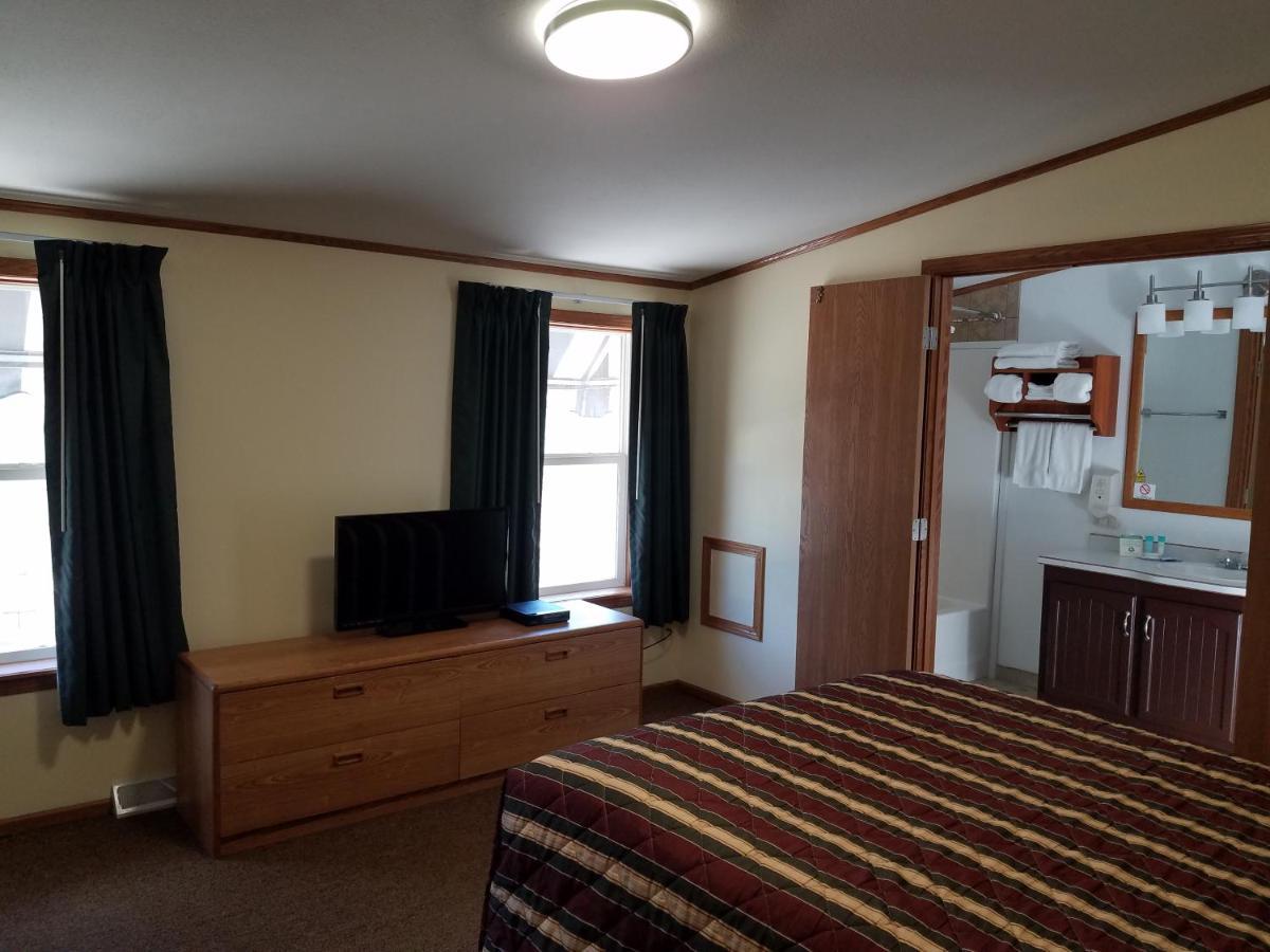 Black Hawk & Motel 2*